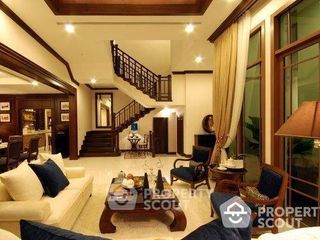 À louer 4 chambres maison à Yan Nawa, Bangkok