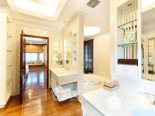 For rent 4 ベッドルーム house in Yan Nawa, Bangkok