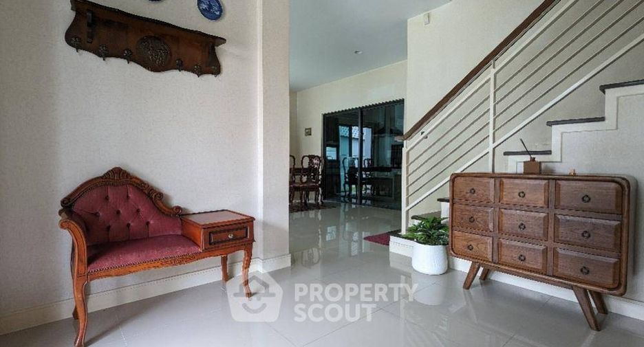 For rent 4 ベッドルーム house in Bang Kapi, Bangkok