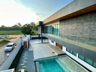 Villa zur Miete mit 6 Zimmer in Bang Lamung, Chonburi