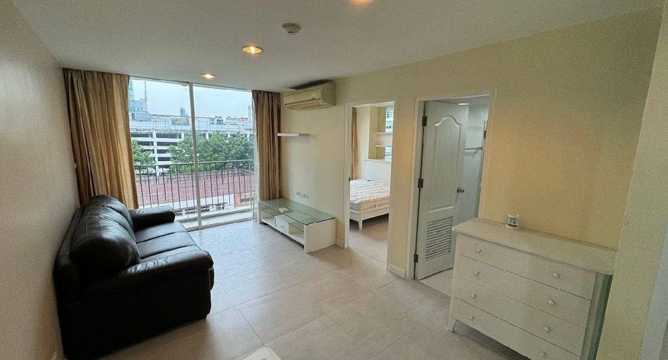 For rent 2 bedrooms condo in Bang Rak, Bangkok