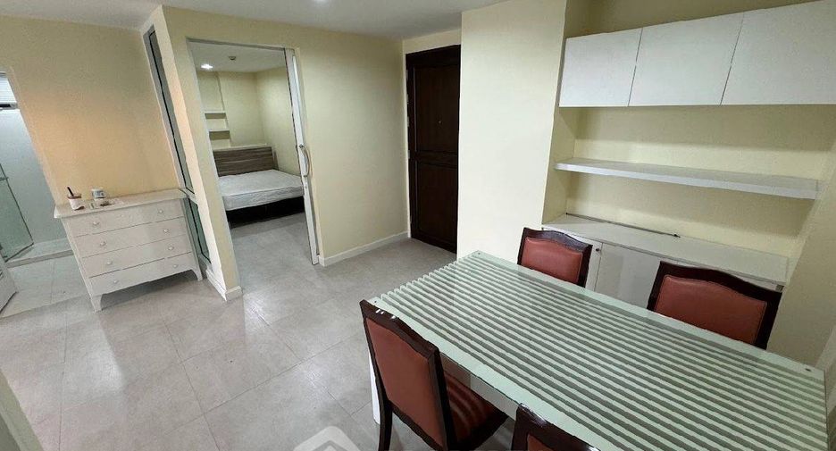 For rent 2 bedrooms condo in Bang Rak, Bangkok
