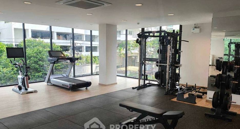 For rent 4 bedrooms apartment in Sathon, Bangkok