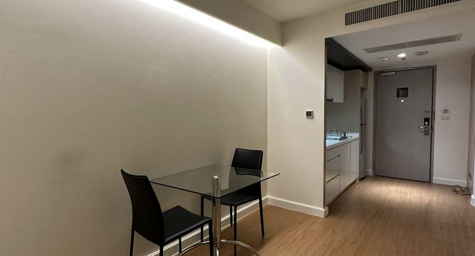 For rent 1 bed apartment in Pathum Wan, Bangkok