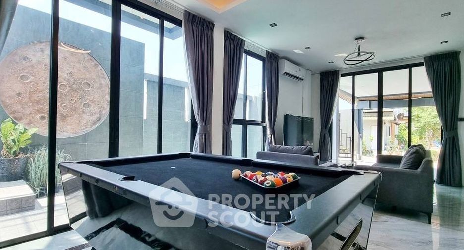 For rent 4 bedrooms villa in Huay Yai, Pattaya