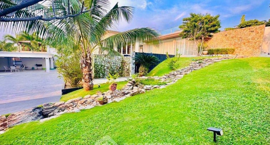 For rent 5 bedrooms villa in Bang Lamung, Chonburi