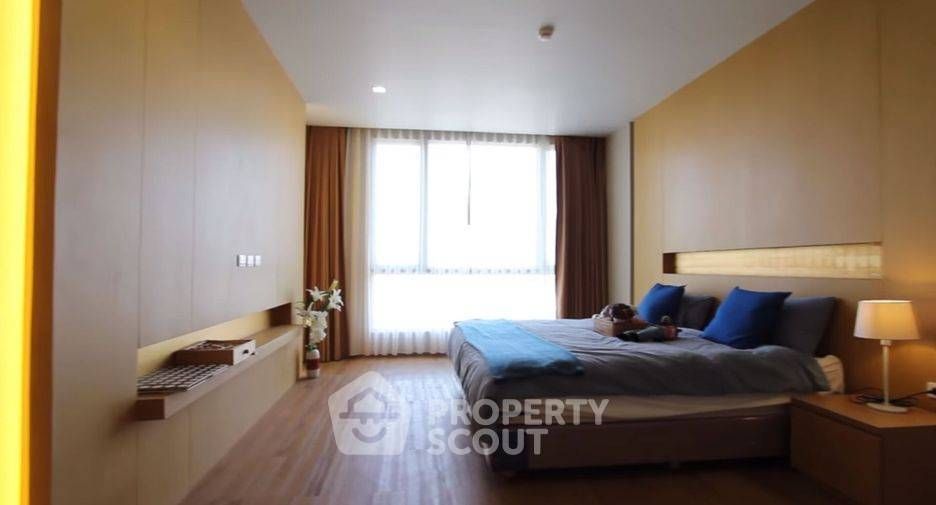 For rent 3 bedrooms condo in Khlong Toei, Bangkok