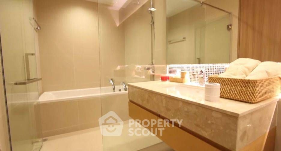 For rent 3 bedrooms condo in Khlong Toei, Bangkok