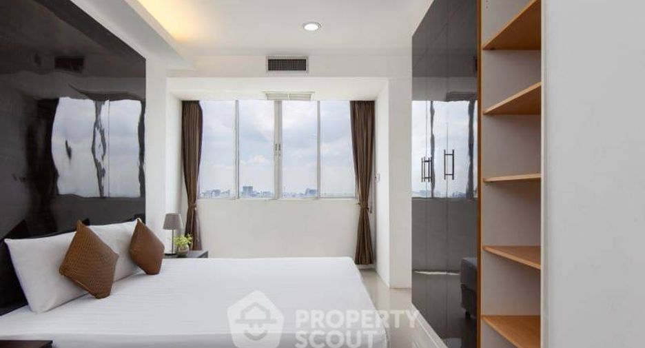 For rent 3 bedrooms condo in Khlong Toei, Bangkok