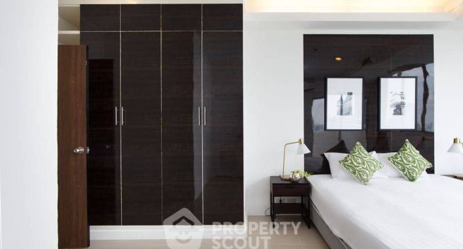 For rent 3 bedrooms condo in Khlong Toei, Bangkok
