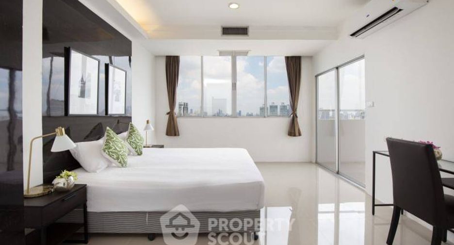 For rent 3 bedrooms condo in Khlong Toei, Bangkok