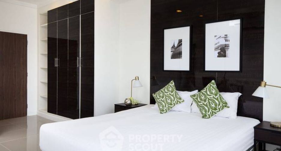 For rent 3 bedrooms condo in Khlong Toei, Bangkok