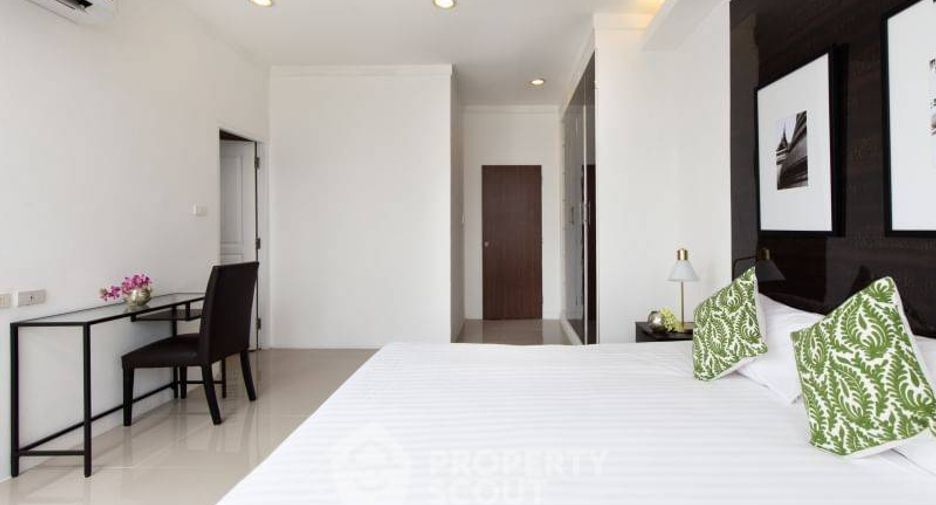 For rent 3 bedrooms condo in Khlong Toei, Bangkok