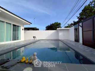 Casa en alquiler de 3 habitaciones en Bang Lamung, Chonburi