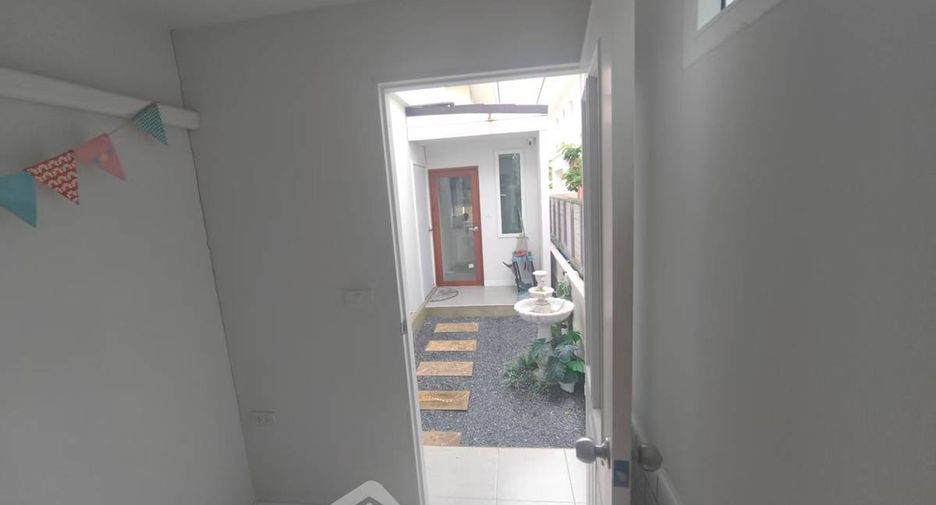 For rent 3 bedrooms house in Bang Sao Thong, Samut Prakan