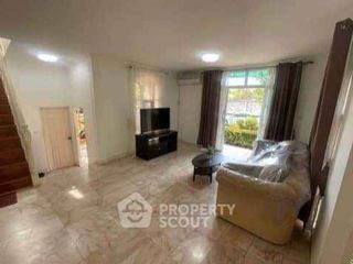 Casa en alquiler de 3 habitaciones en Bang Lamung, Chonburi