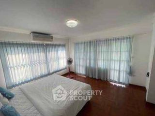 Casa en alquiler de 3 habitaciones en Bang Lamung, Chonburi