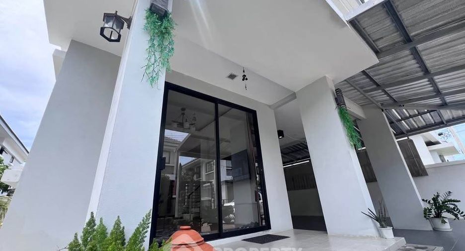 Casa en alquiler de 3 habitaciones en East Pattaya, Pattaya
