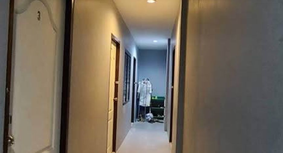 For rent 9 bedrooms townhouse in South Pattaya, Pattaya