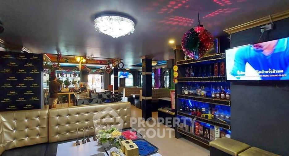 For rent 9 bedrooms townhouse in South Pattaya, Pattaya