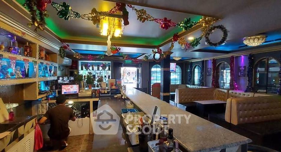 For rent 9 bedrooms townhouse in South Pattaya, Pattaya