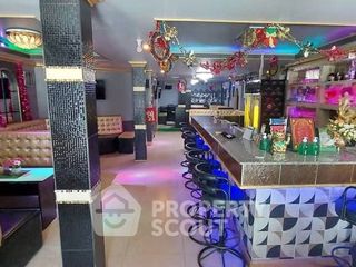 Casa adosada en alquiler de 9 habitaciones en Bang Lamung, Chonburi