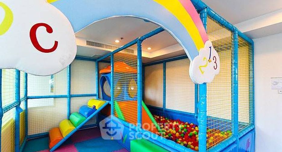 For rent 2 bedrooms apartment in Watthana, Bangkok