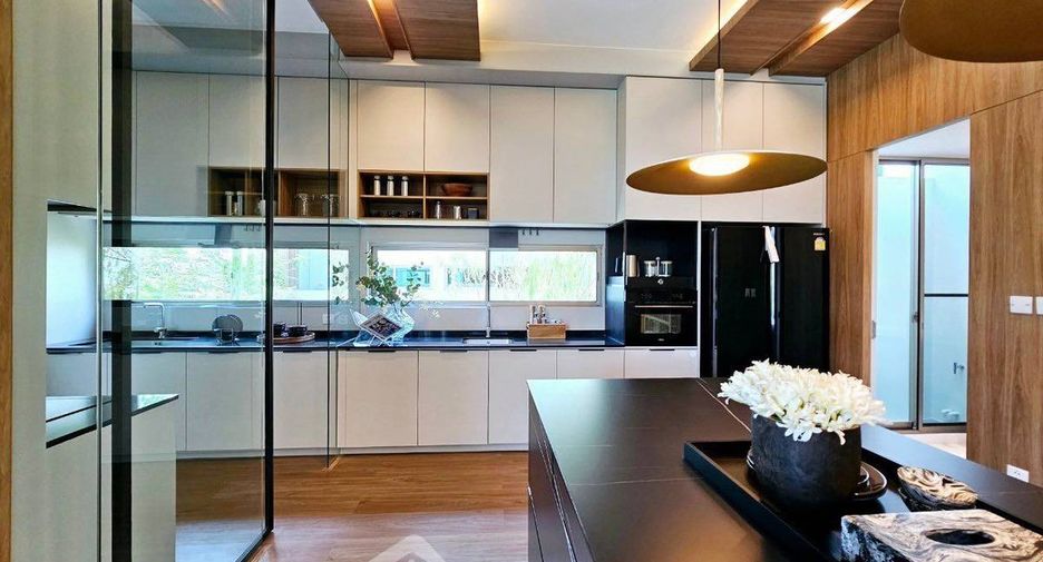 For rent 3 bedrooms house in Saphan Sung, Bangkok