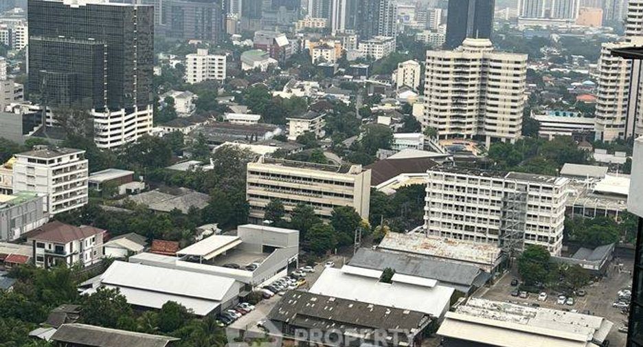 For rent 4 bedrooms condo in Khlong Toei, Bangkok