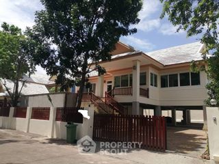 Casa en alquiler de 3 habitaciones en Bang Lamung, Chonburi