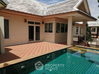 Casa en alquiler de 3 habitaciones en Bang Lamung, Chonburi