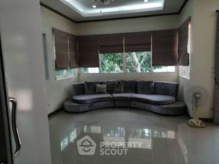 Casa en alquiler de 3 habitaciones en Bang Lamung, Chonburi