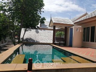 Casa en alquiler de 3 habitaciones en Bang Lamung, Chonburi