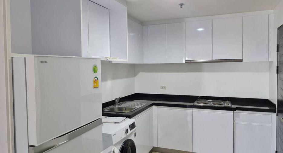 For rent 2 bedrooms condo in Huai Khwang, Bangkok