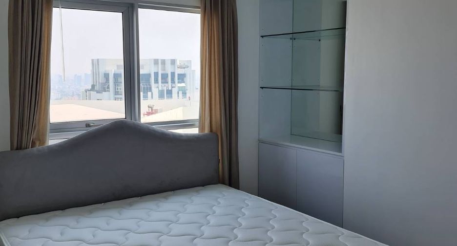 For rent 2 bedrooms condo in Huai Khwang, Bangkok