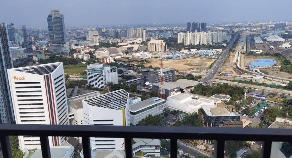 For rent 2 bedrooms condo in Huai Khwang, Bangkok