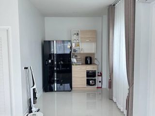 Casa en alquiler de 3 habitaciones en Bang Lamung, Chonburi