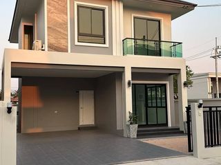 Casa en alquiler de 3 habitaciones en Bang Lamung, Chonburi