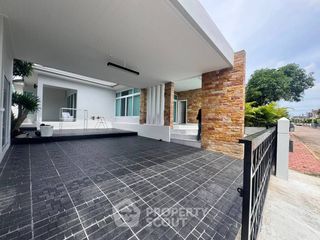 Haus zur Miete mit 3 Zimmer in Bang Lamung, Chonburi