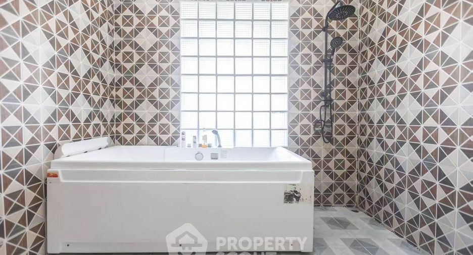 For rent 4 bedrooms house in East Pattaya, Pattaya