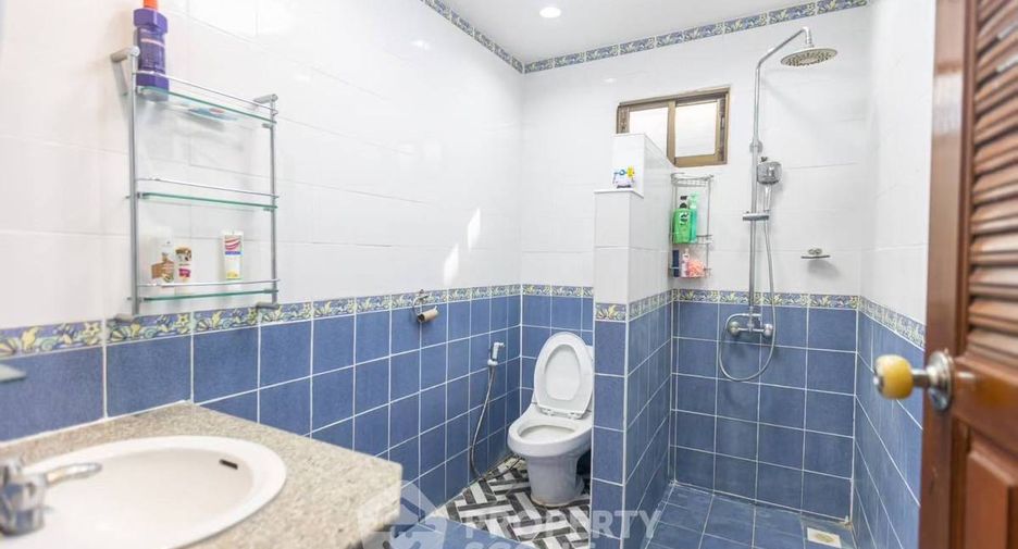 For rent 4 bedrooms house in East Pattaya, Pattaya