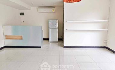 For rent 1 bed apartment in Khlong Toei, Bangkok