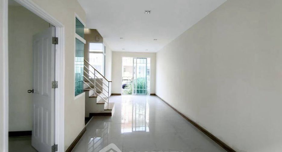 For sale 4 bedrooms townhouse in East Pattaya, Pattaya
