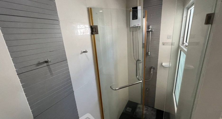 For rent 3 bedrooms house in Chom Thong, Bangkok