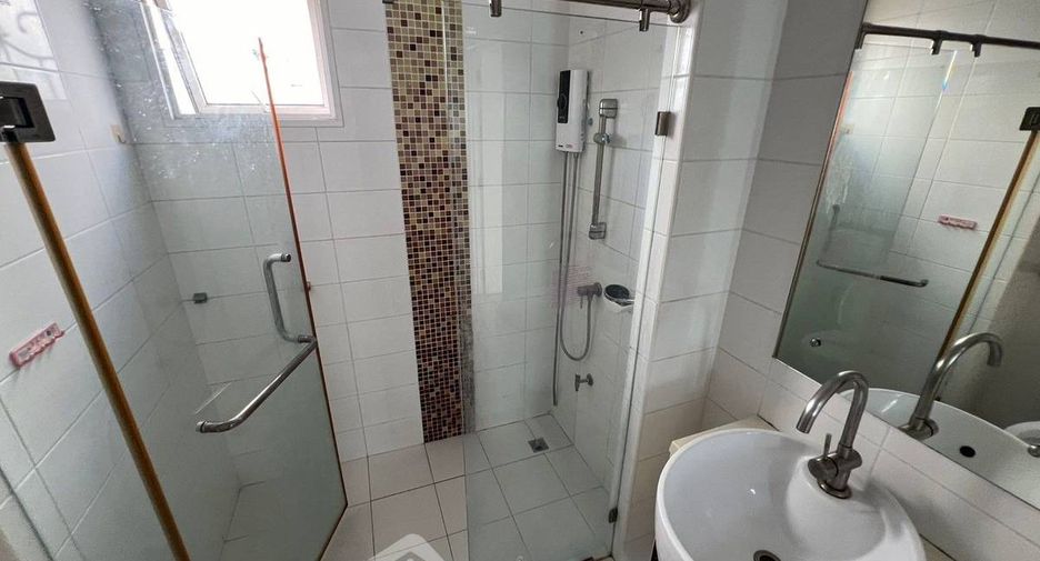 For rent 3 bedrooms house in Chom Thong, Bangkok