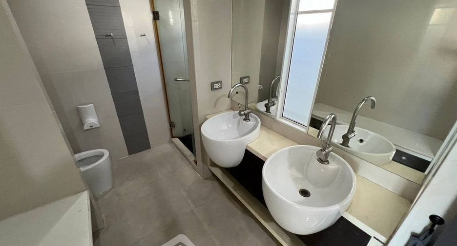 For rent 3 bedrooms house in Chom Thong, Bangkok