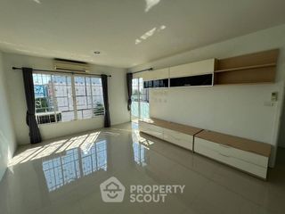 Haus zur Miete mit 3 Zimmer in Chom Thong, Bangkok