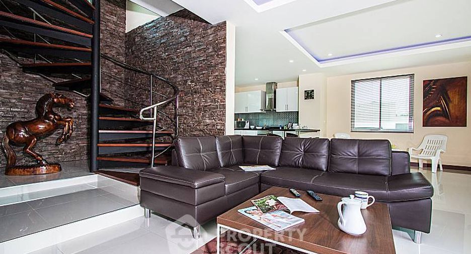 For rent 6 bedrooms villa in East Pattaya, Pattaya