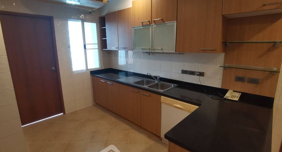 Apartamento en alquiler de 3 habitaciones en Khlong Toei, Bangkok