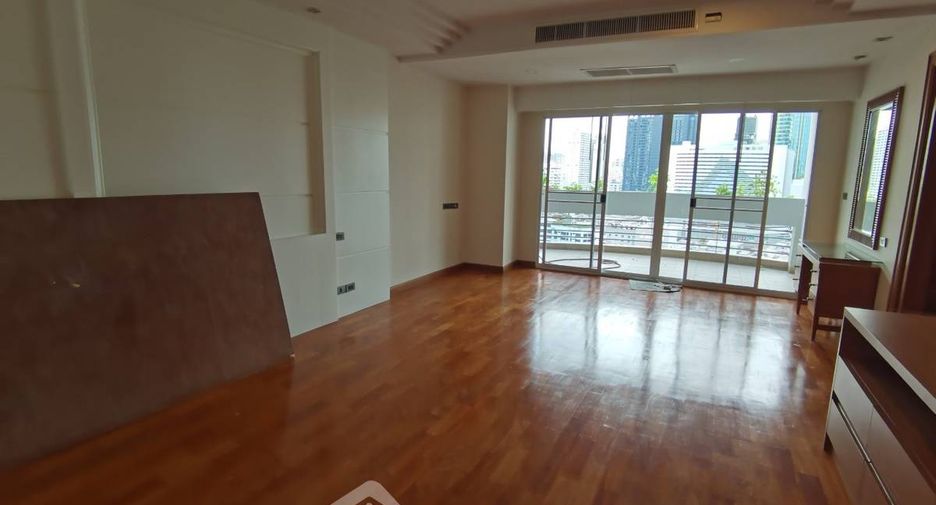 Apartamento en alquiler de 3 habitaciones en Khlong Toei, Bangkok